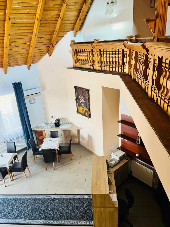 Gabor Panzio Aparthotel Gyál Esterno foto