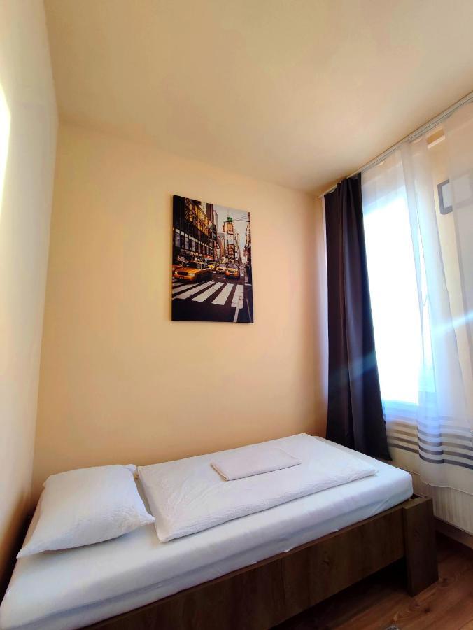 Gabor Panzio Aparthotel Gyál Esterno foto